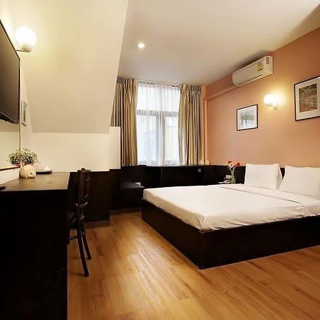 Baan Namtarn Guest House Bangkok Bagian luar foto